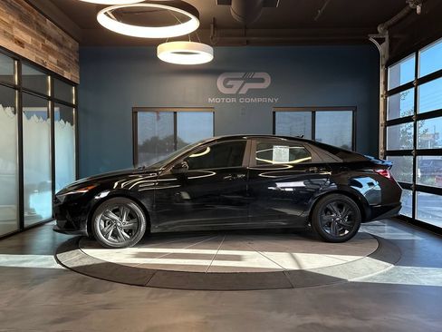 Used 2023 Hyundai Elantra SEL w/ Cargo Package FWD image 6