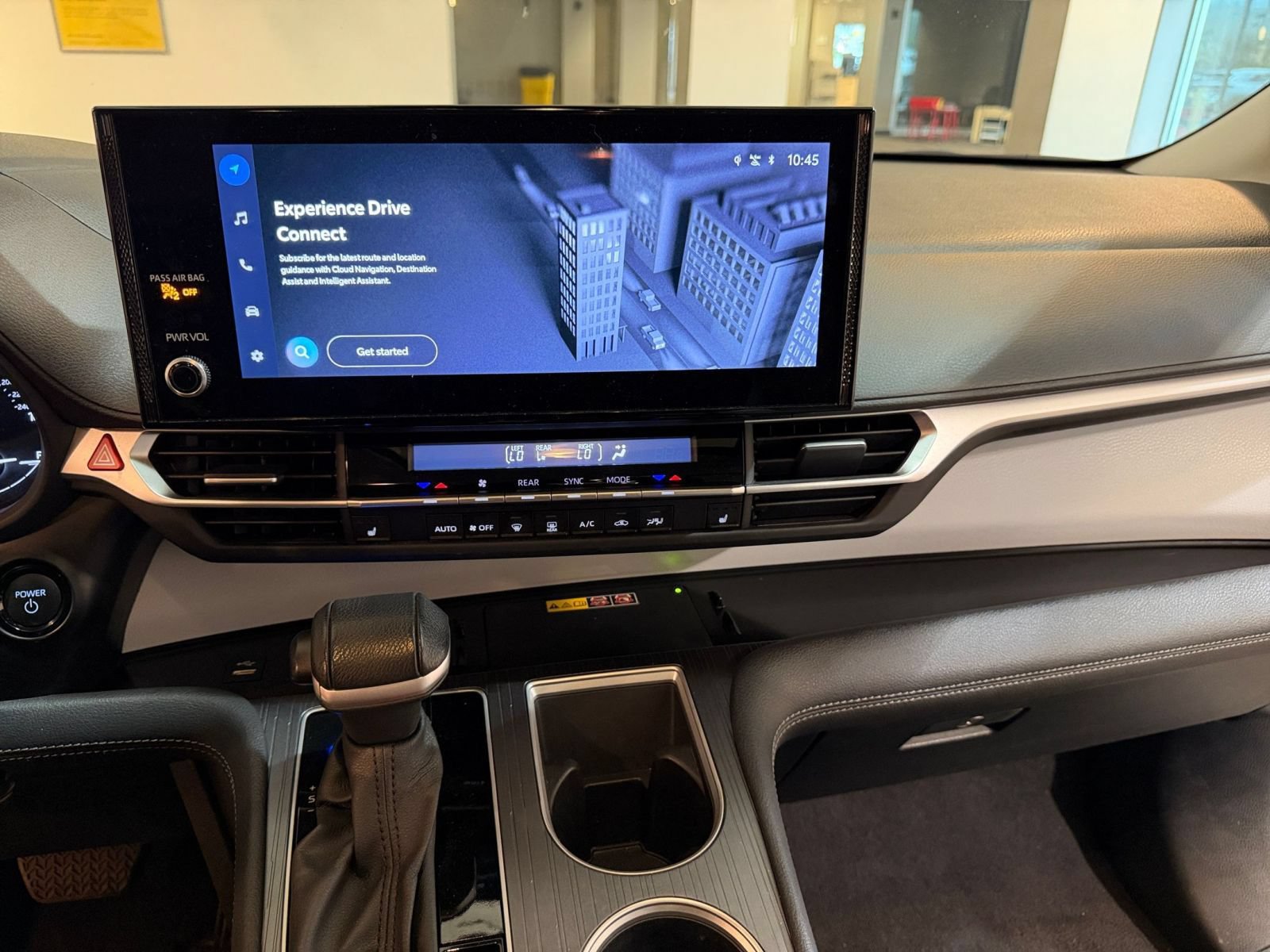 Used 2025 Toyota Sienna XLE FWD image 16
