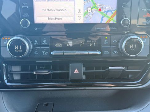 Used 2021 Toyota Highlander XLE image 29