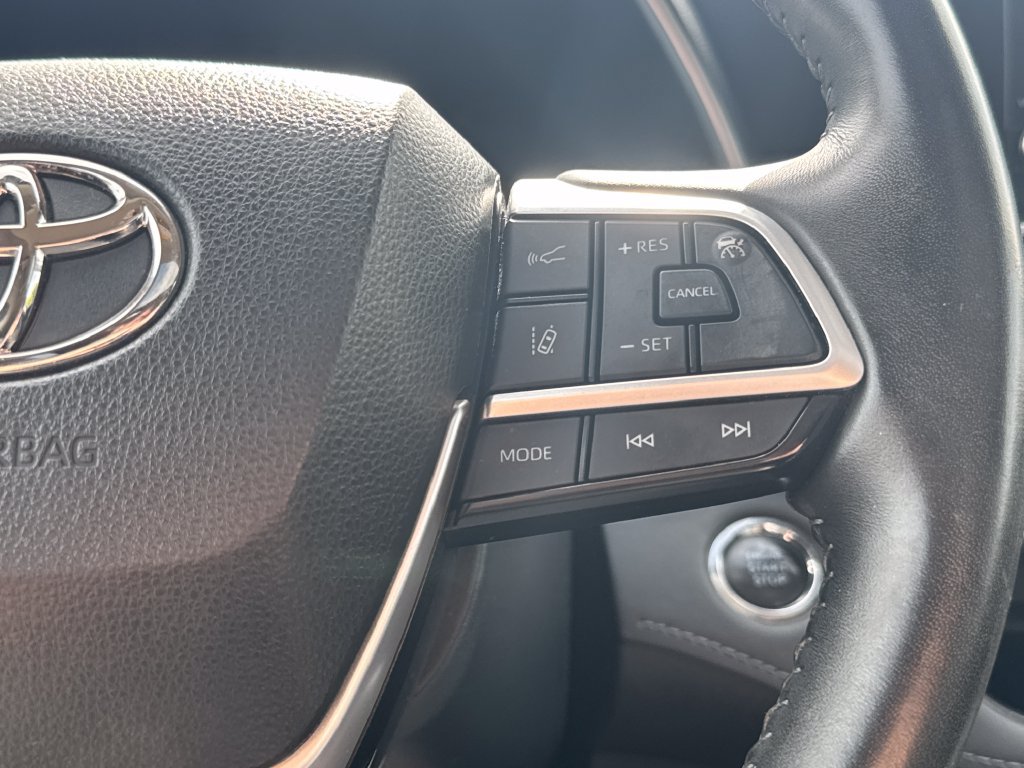 Used 2023 Toyota Highlander XLE AWD/4WD image 23