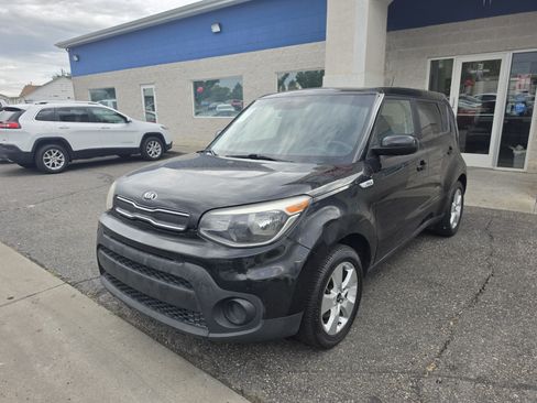 Used 2018 Kia Soul FWD image 3