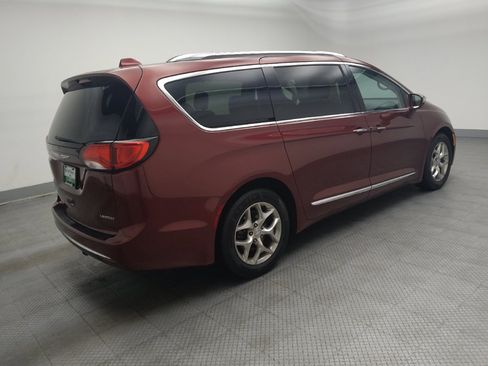 Used 2018 Chrysler Pacifica Limited FWD image 10