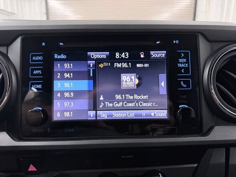 Used 2019 Toyota Tacoma TRD Off-Road w/ Technology Package AWD/4WD image 16