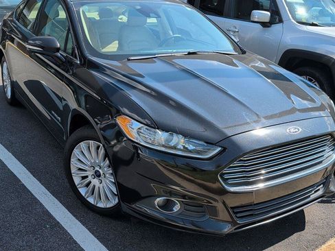 Used 2014 Ford Fusion SE w/ Equipment Group 502A FWD image 2