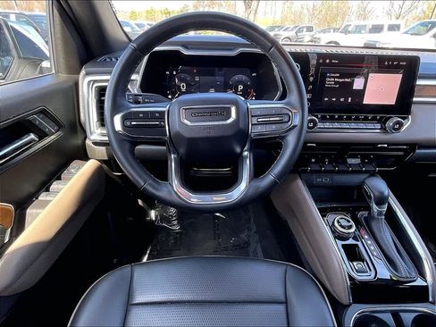 Used 2024 GMC Canyon Denali AWD/4WD image 16