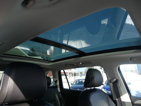 Used 2022 Volkswagen Tiguan SE image 17