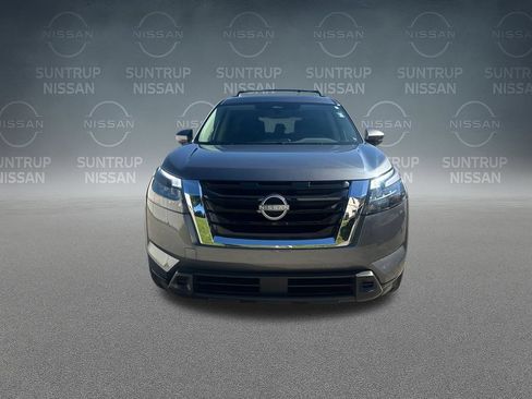 Used 2025 Nissan Pathfinder SV w/ SV Premium Package AWD/4WD image 10