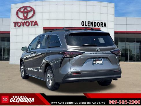 New 2026 Toyota Sienna XLE FWD image 9