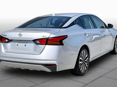 Used 2024 Nissan Altima 2.5 SV FWD image 13