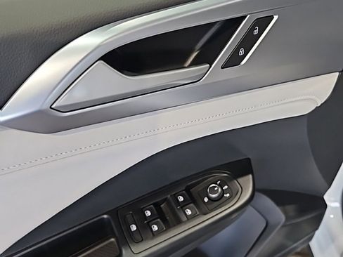 New 2026 Volkswagen Taos SE image 26