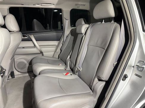 Used 2010 Toyota Highlander SE image 12