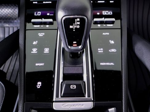 Certified 2022 Porsche Cayenne image 18