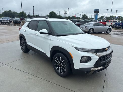 Used 2022 Chevrolet TrailBlazer ACTIV w/ Sun and Liftgate Package FWD image 9