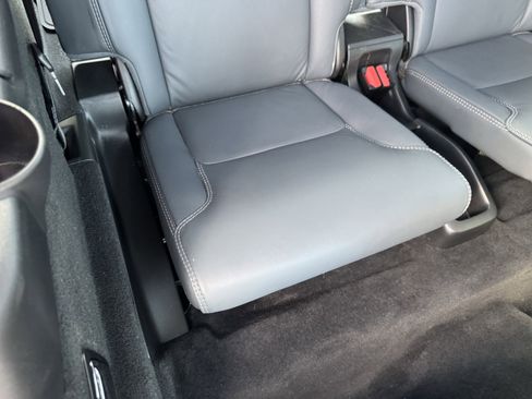 Used 2024 Volvo XC90 T8 Ultimate w/ Lounge Package image 58