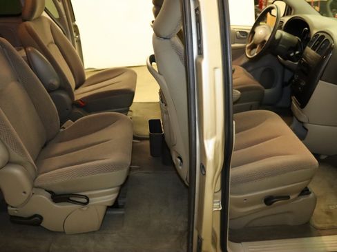 Used 2007 Dodge Caravan SXT w/ Popular Equipment Group I FWD image 23
