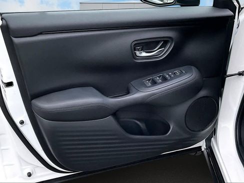 Used 2025 Honda HR-V LX image 29