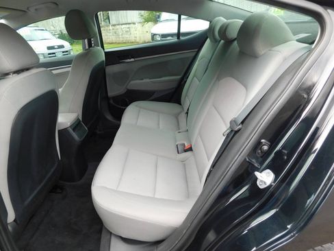 Used 2017 Hyundai Elantra SE FWD image 5