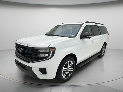 Used 2025 Ford Expedition Max Active AWD/4WD image 3