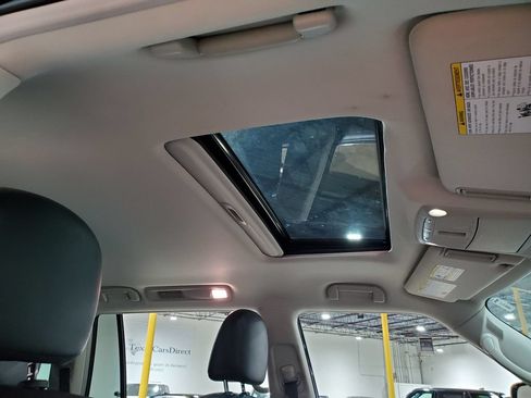 Used 2023 Nissan Armada SL RWD image 16