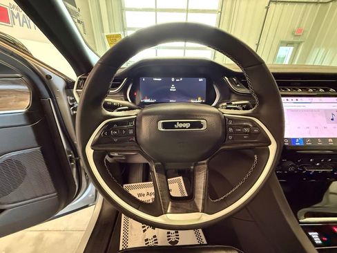 Used 2025 Jeep Grand Cherokee L Limited w/ Luxury Tech Group II image 23