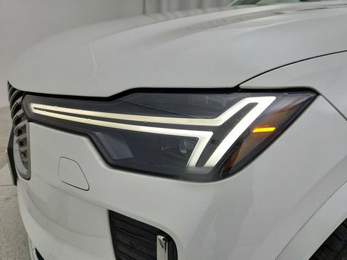New 2025 Volvo XC90 B6 Core w/ Climate Package image 28