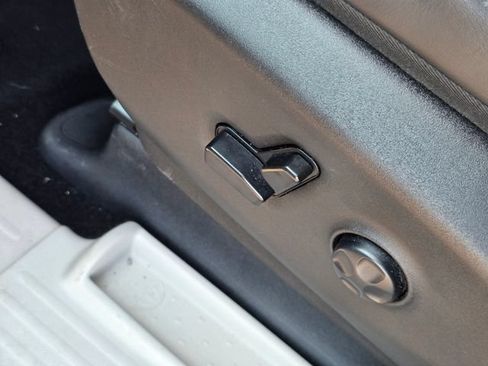 Used 2023 Chrysler Pacifica Touring-L FWD image 21