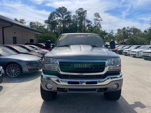 Used 2007 GMC Sierra 2500 SLT w/ Heavy-Duty Power Package AWD/4WD image 3