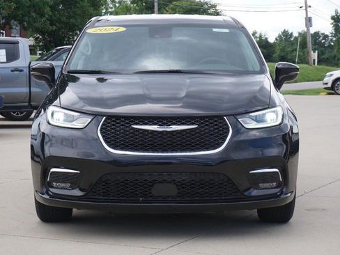 Used 2024 Chrysler Pacifica Touring-L FWD image 8