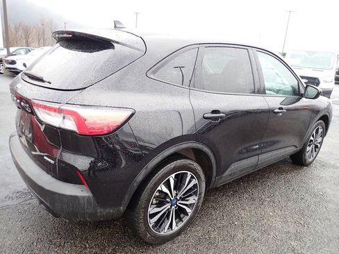 Used 2022 Ford Escape SE w/ SE Sport Appearance Package image 5