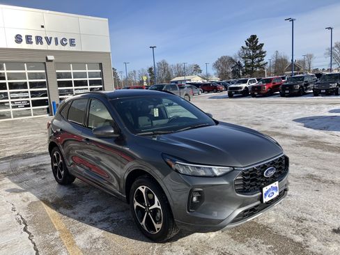 Used 2024 Ford Escape ST-Line Select w/ Tech Pack #2 image 4