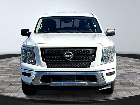 Used 2023 Nissan Titan SV RWD image 3