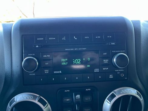 Used 2017 Jeep Wrangler Unlimited Sahara w/ Connectivity Group image 32