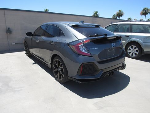 Used 2017 Honda Civic Sport image 4