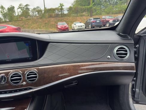 Used 2018 Mercedes-Benz S 560 4MATIC Sedan image 96