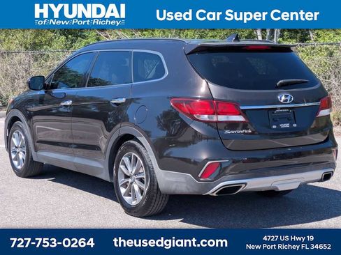 Used 2017 Hyundai Santa Fe SE FWD image 3