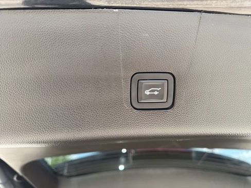 Used 2023 Chevrolet Traverse RS image 13