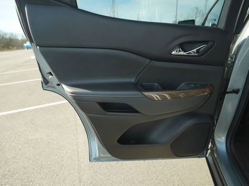 Used 2023 GMC Acadia SLE w/ Driver Convenience Package image 16