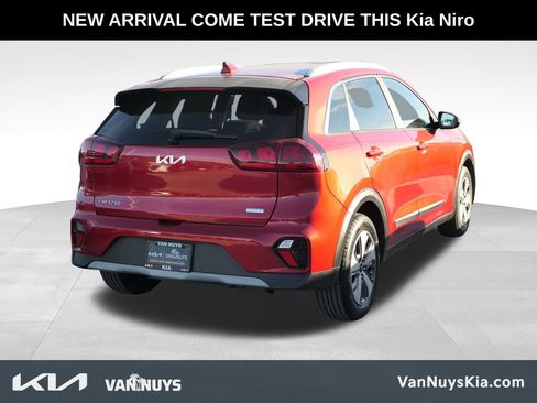 Used 2022 Kia Niro LX image 2