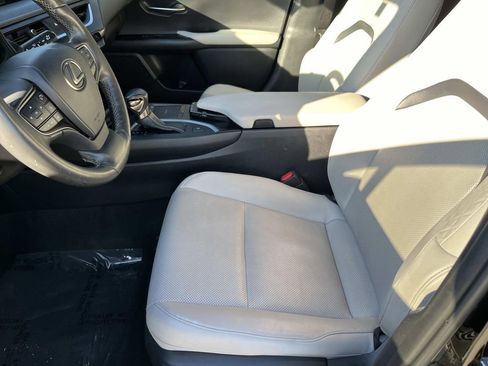 Used 2019 Lexus UX 200 image 24