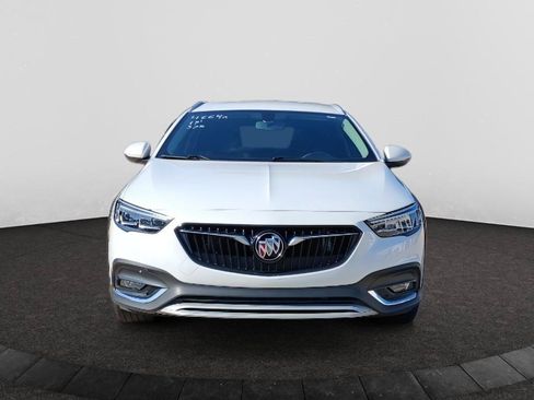 Used 2018 Buick Regal Essence w/ Driver Confidence Package #1 AWD/4WD image 2