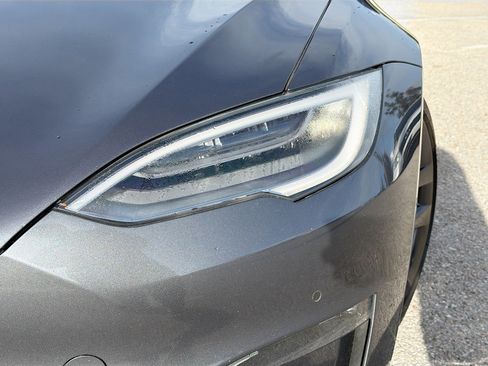 Used 2022 Tesla Model S Plaid image 9