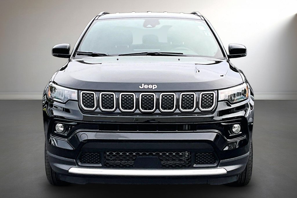 Used 2024 Jeep Compass Limited AWD/4WD image 2