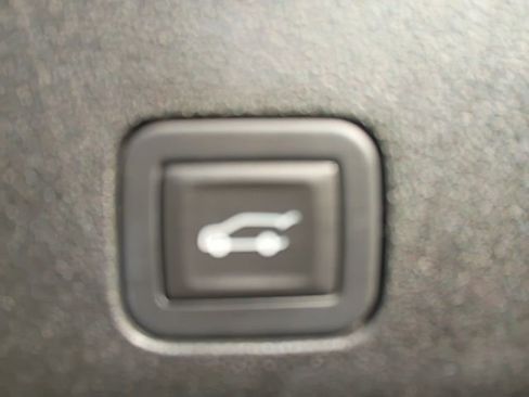 Used 2024 GMC Yukon Denali w/ Advanced Technology Package AWD/4WD image 15