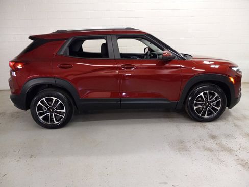 Used 2025 Chevrolet TrailBlazer LT image 2