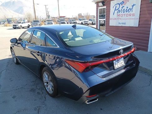 Used 2020 Toyota Avalon XLE image 3