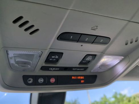 Used 2018 Chevrolet Equinox LT w/ Sun & Infotainment Package FWD image 24
