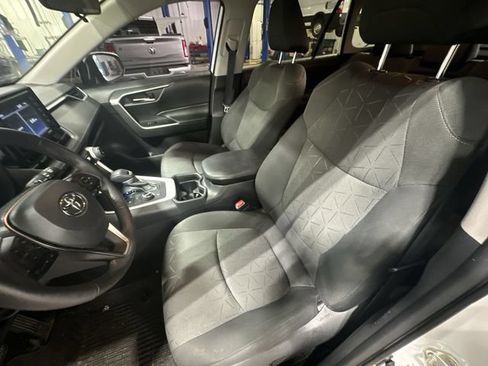Used 2021 Toyota RAV4 XLE w/ Convenience Package AWD/4WD image 17