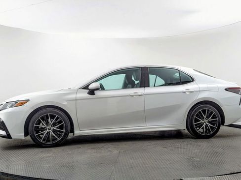Used 2023 Toyota Camry SE image 8