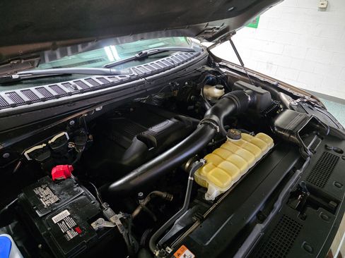 Used 2019 Ford Expedition XLT w/ Equipment Group 202A image 43