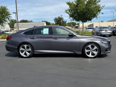 Used 2018 Honda Accord Touring image 6